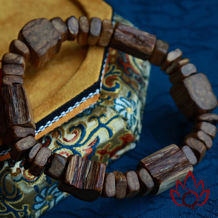 Vòng Trầm Hương Bất Quy Tắc | Mẫu 1 | Trầm Kiến Tự Nhiên